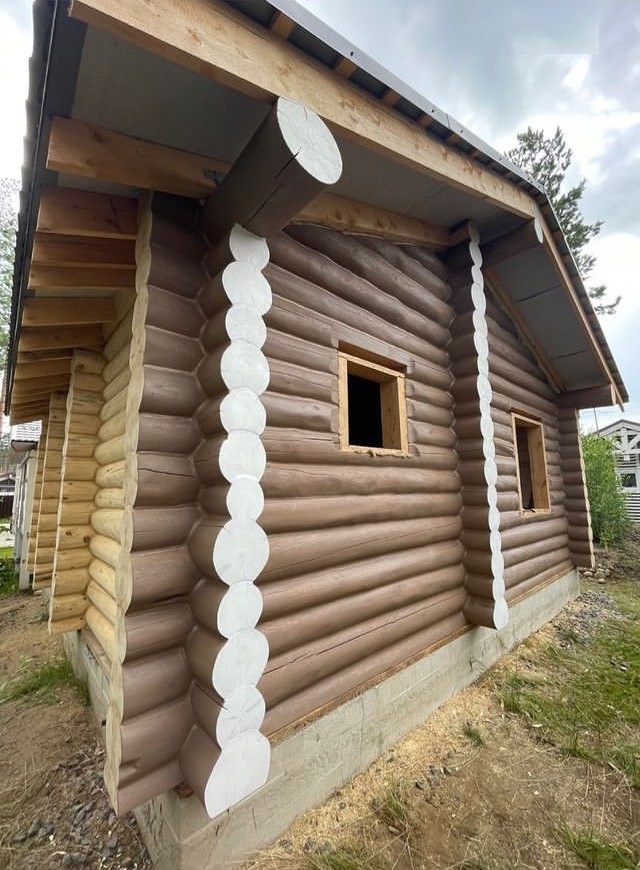 Шлифовка и окраска сруба из бревна снаружи