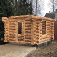 Переносим вручную сруб из бревна